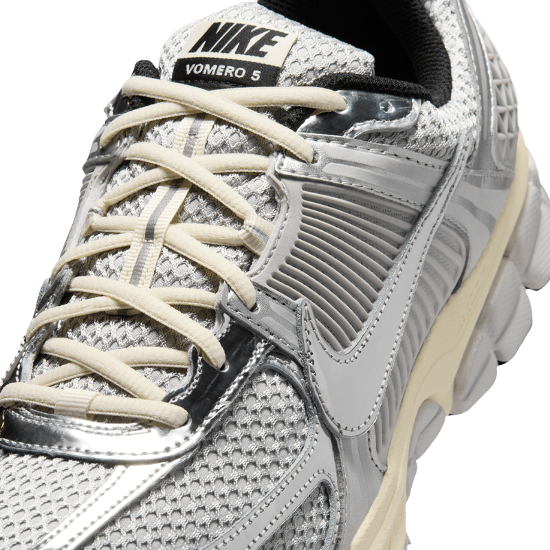 NIKE ZOOM VOMERO 5
